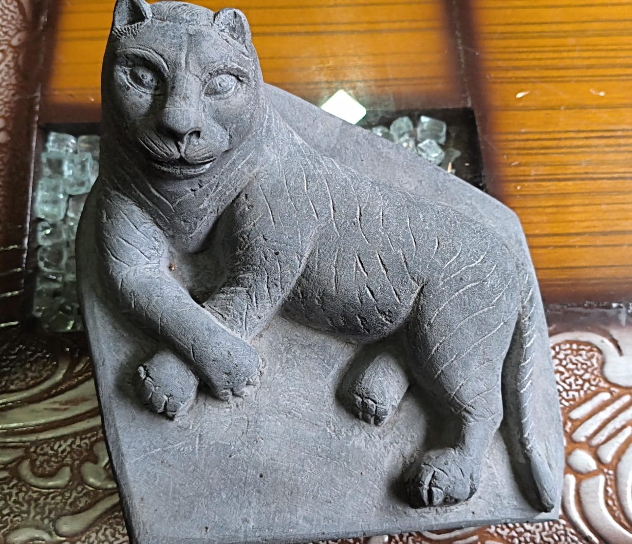 Black Stone Lion Idol Image